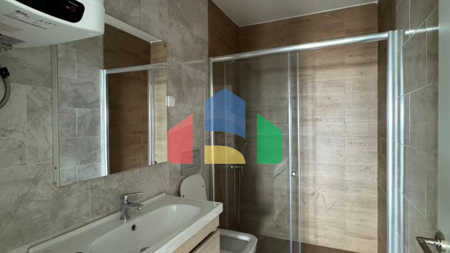 Новая квартира с 2 спальнями и панорамным видом на море, в комплексе премиум класса с бассейном в Баре.