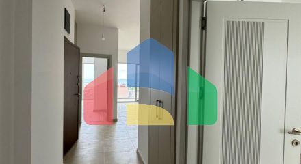 Новая квартира с 2 спальнями и панорамным видом на море, в комплексе премиум класса с бассейном в Баре.