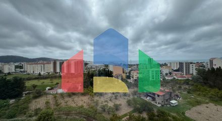 Новая квартира с 2 спальнями и панорамным видом на море, в комплексе премиум класса с бассейном в Баре.