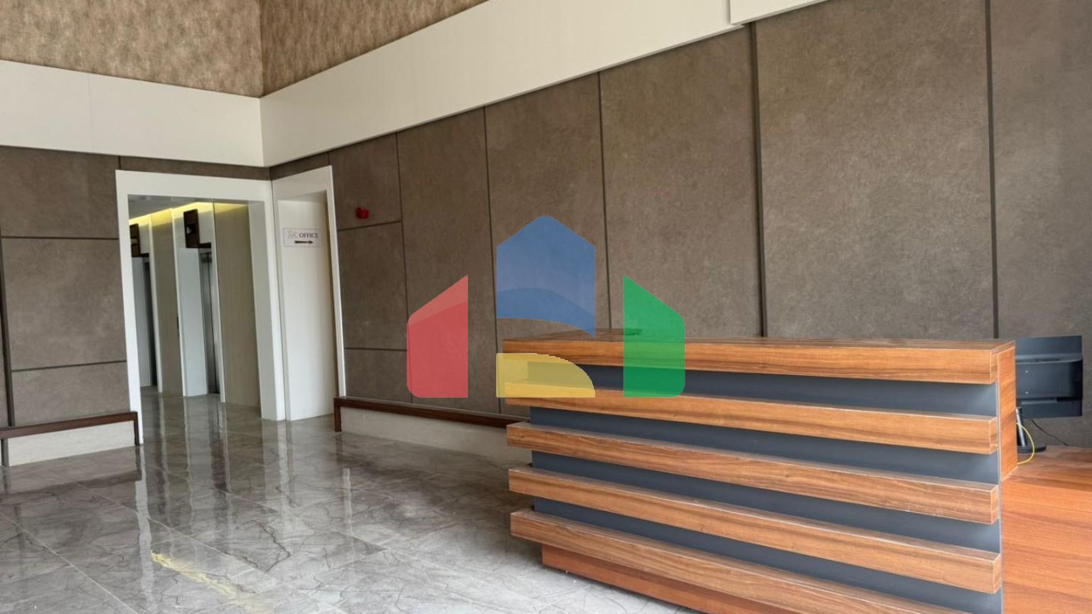 Новая квартира с 2 спальнями и панорамным видом на море, в комплексе премиум класса с бассейном в Баре.