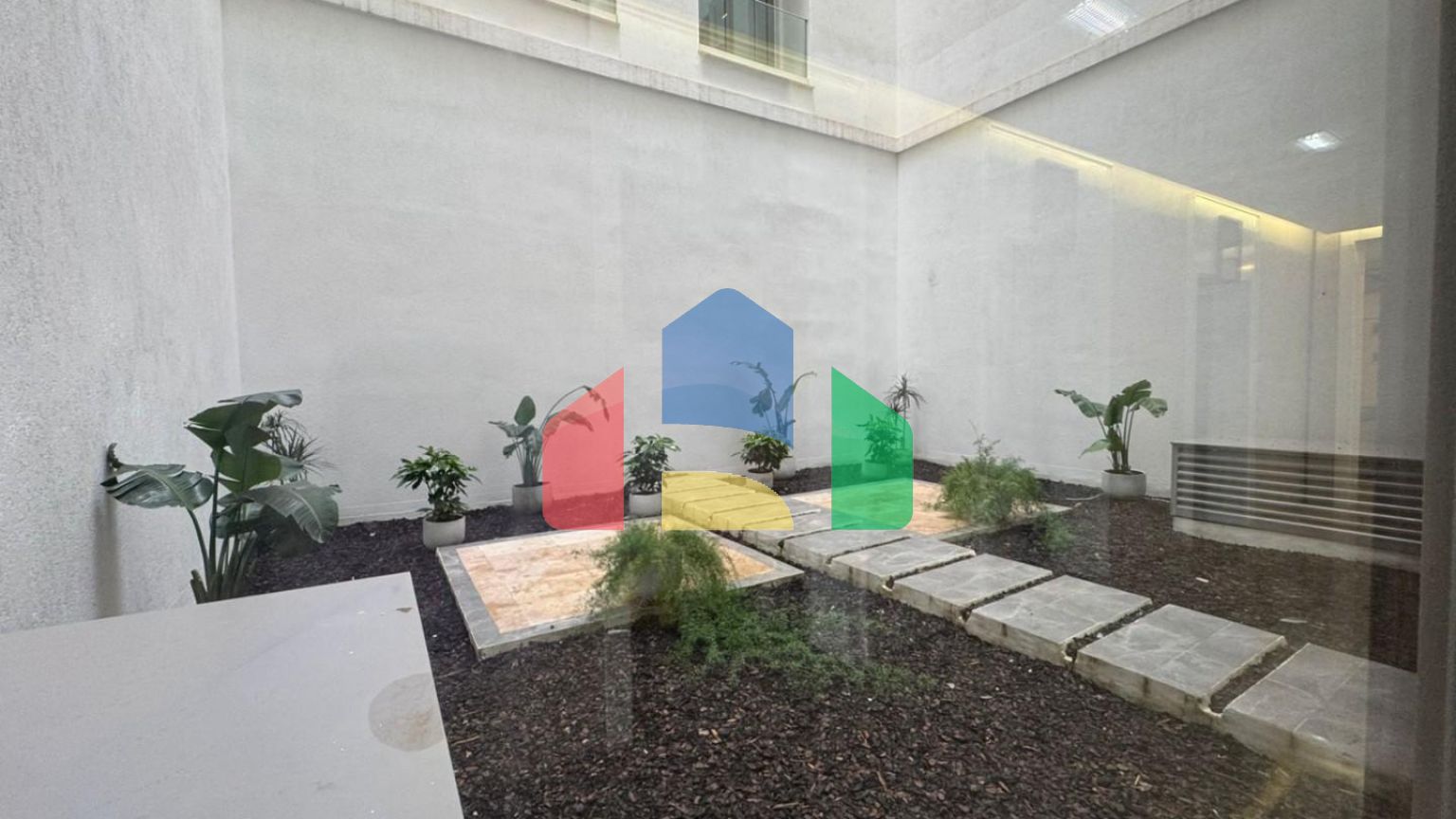 Новая квартира с 2 спальнями и панорамным видом на море, в комплексе премиум класса с бассейном в Баре.