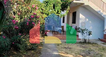 House with two apartments in Sutomore with a large plot.