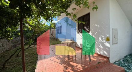 House with two apartments in Sutomore with a large plot.