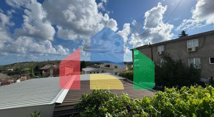House with two apartments in Sutomore with a large plot.
