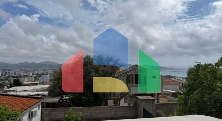 Дом с двумя апартаментами и гаражом в Баре