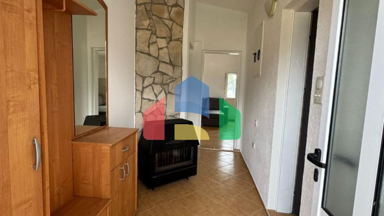 Дом с двумя апартаментами и гаражом в Баре