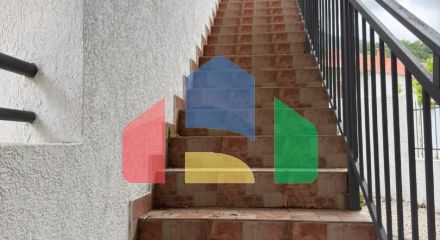 Дом с двумя апартаментами и гаражом в Баре