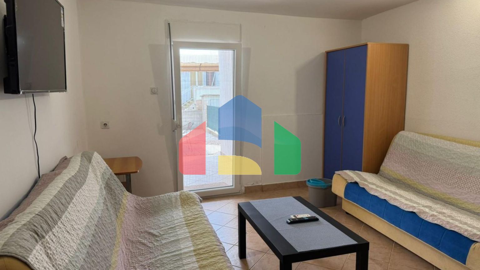 Дом с двумя апартаментами и гаражом в Баре