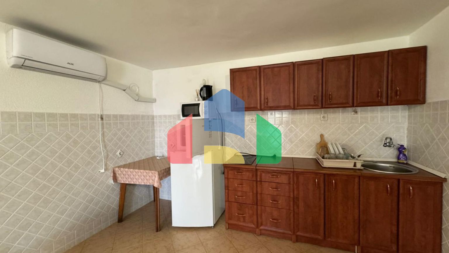 Дом с двумя апартаментами и гаражом в Баре