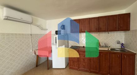 Дом с двумя апартаментами и гаражом в Баре