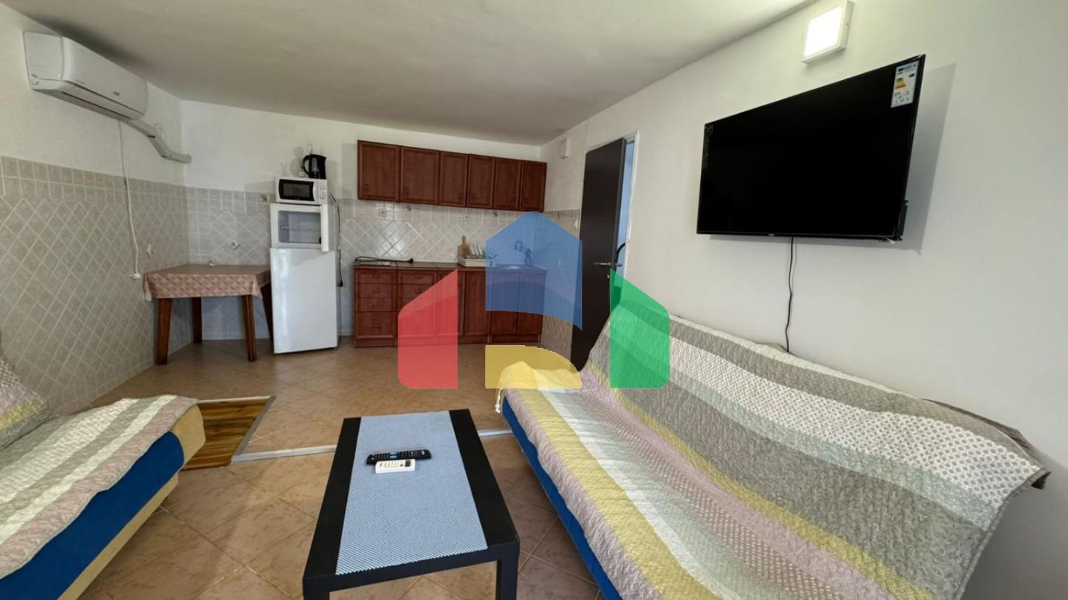 Дом с двумя апартаментами и гаражом в Баре