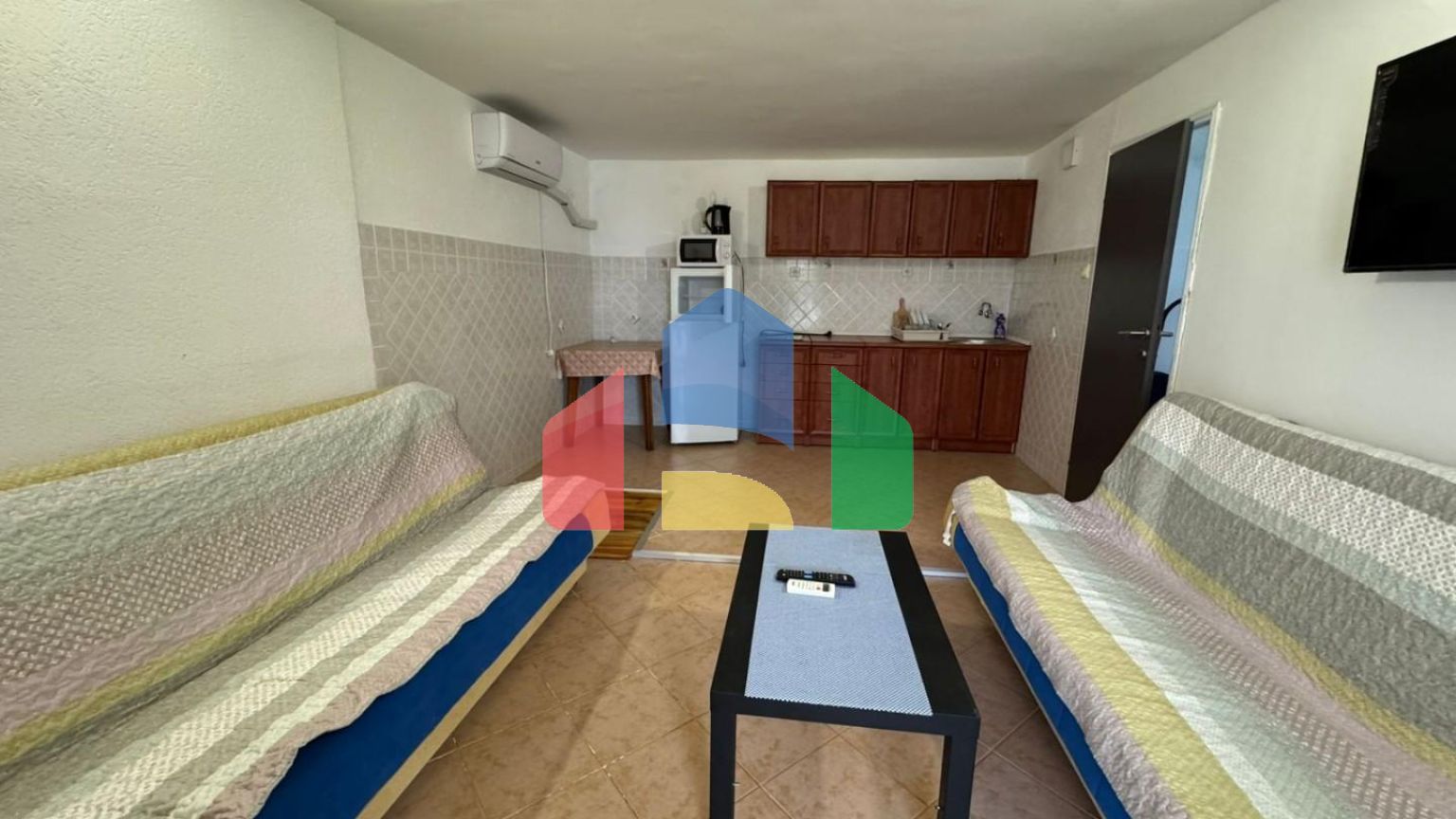 Дом с двумя апартаментами и гаражом в Баре