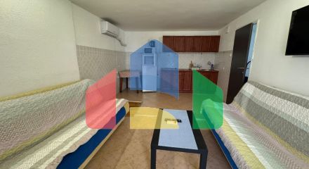 Дом с двумя апартаментами и гаражом в Баре