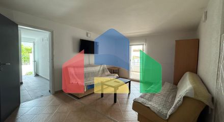 Дом с двумя апартаментами и гаражом в Баре