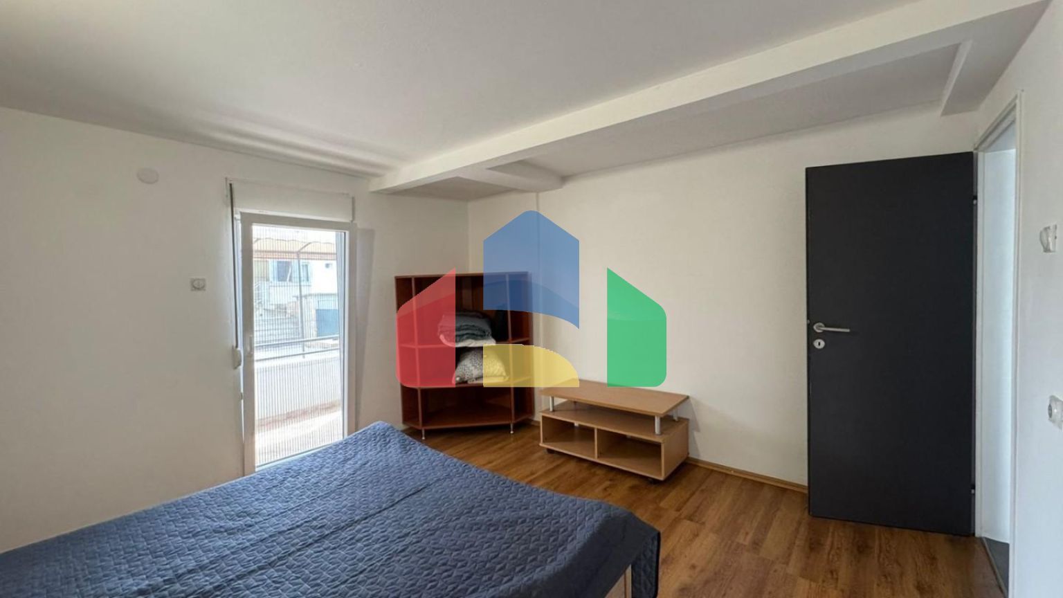 Дом с двумя апартаментами и гаражом в Баре