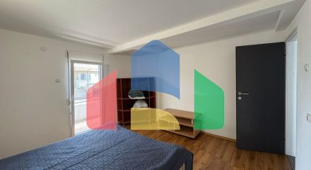 Дом с двумя апартаментами и гаражом в Баре