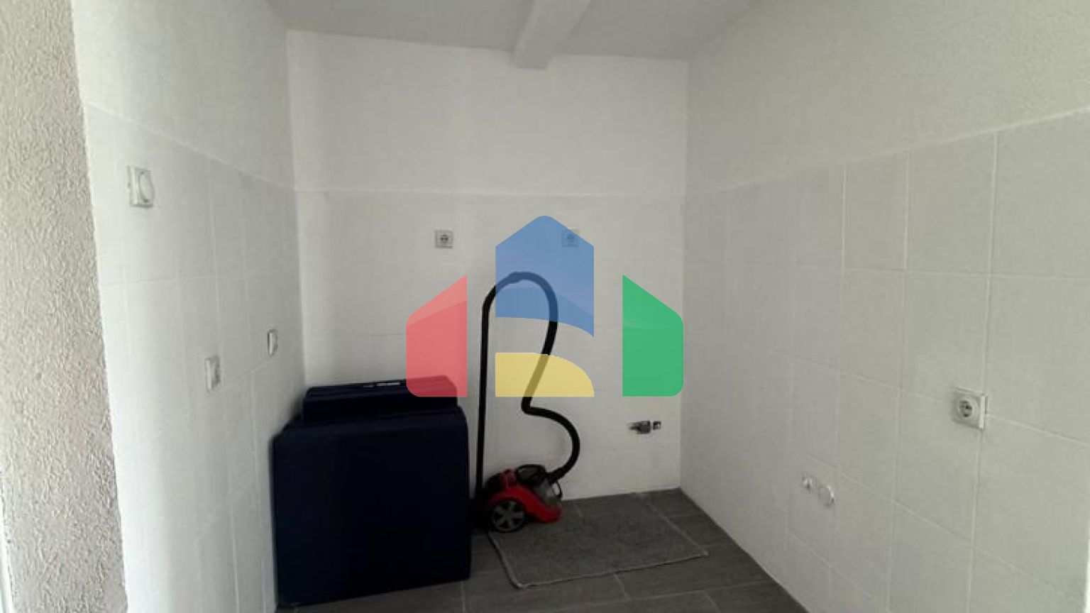 Дом с двумя апартаментами и гаражом в Баре