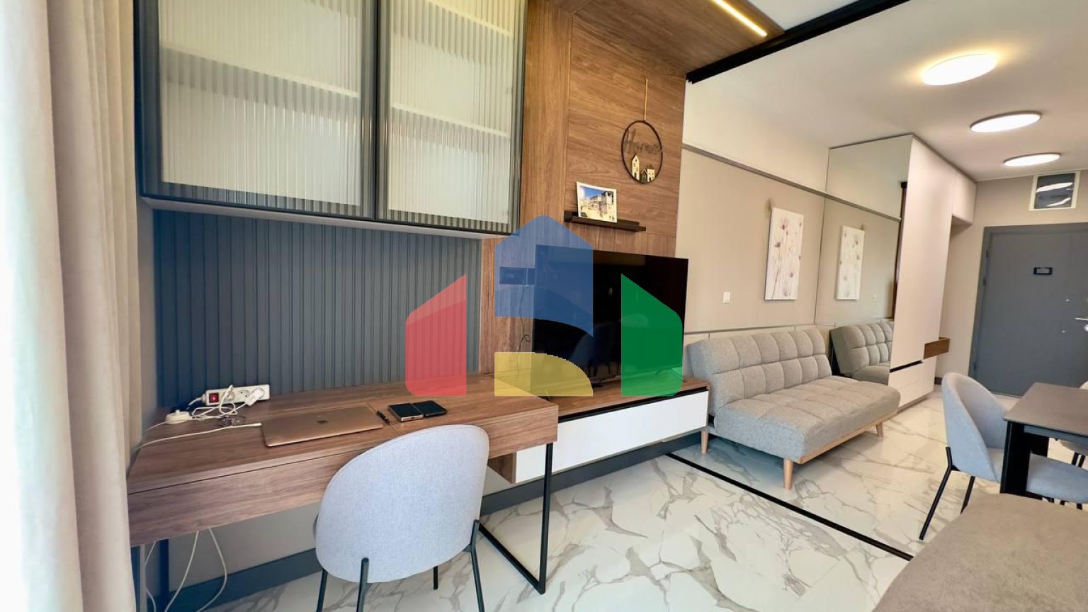 Продаётся дизайнерская студия в премиум-комплексе Emerald Residence