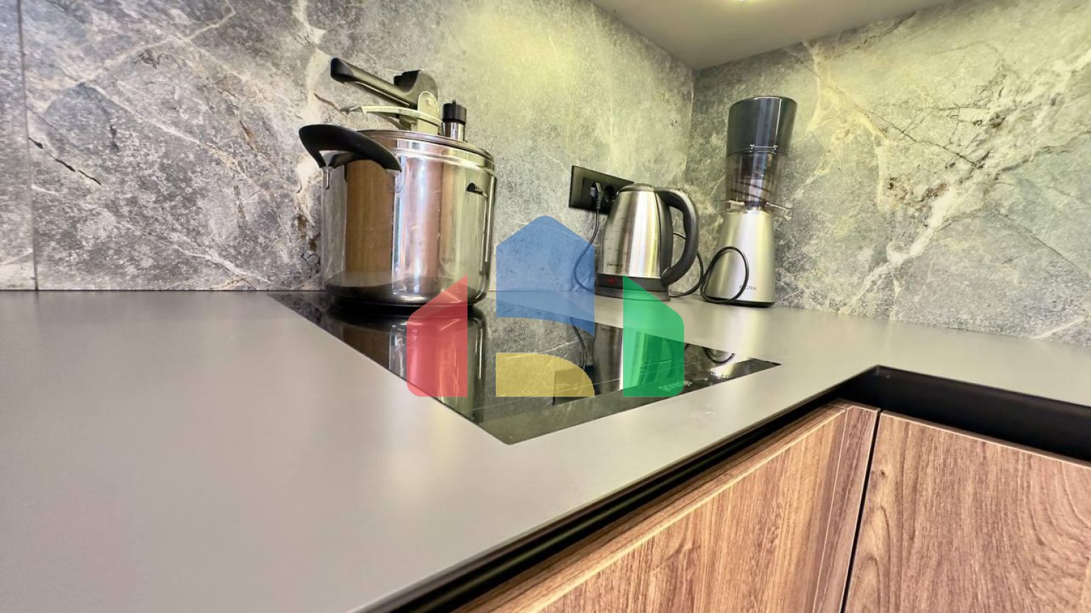 Продаётся дизайнерская студия в премиум-комплексе Emerald Residence