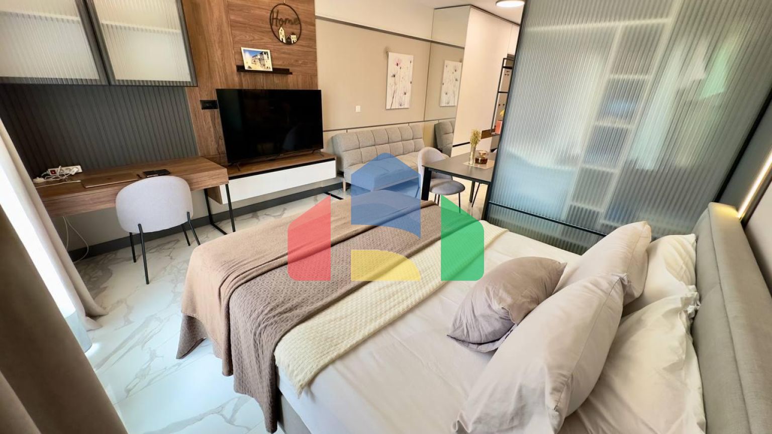 Продаётся дизайнерская студия в премиум-комплексе Emerald Residence