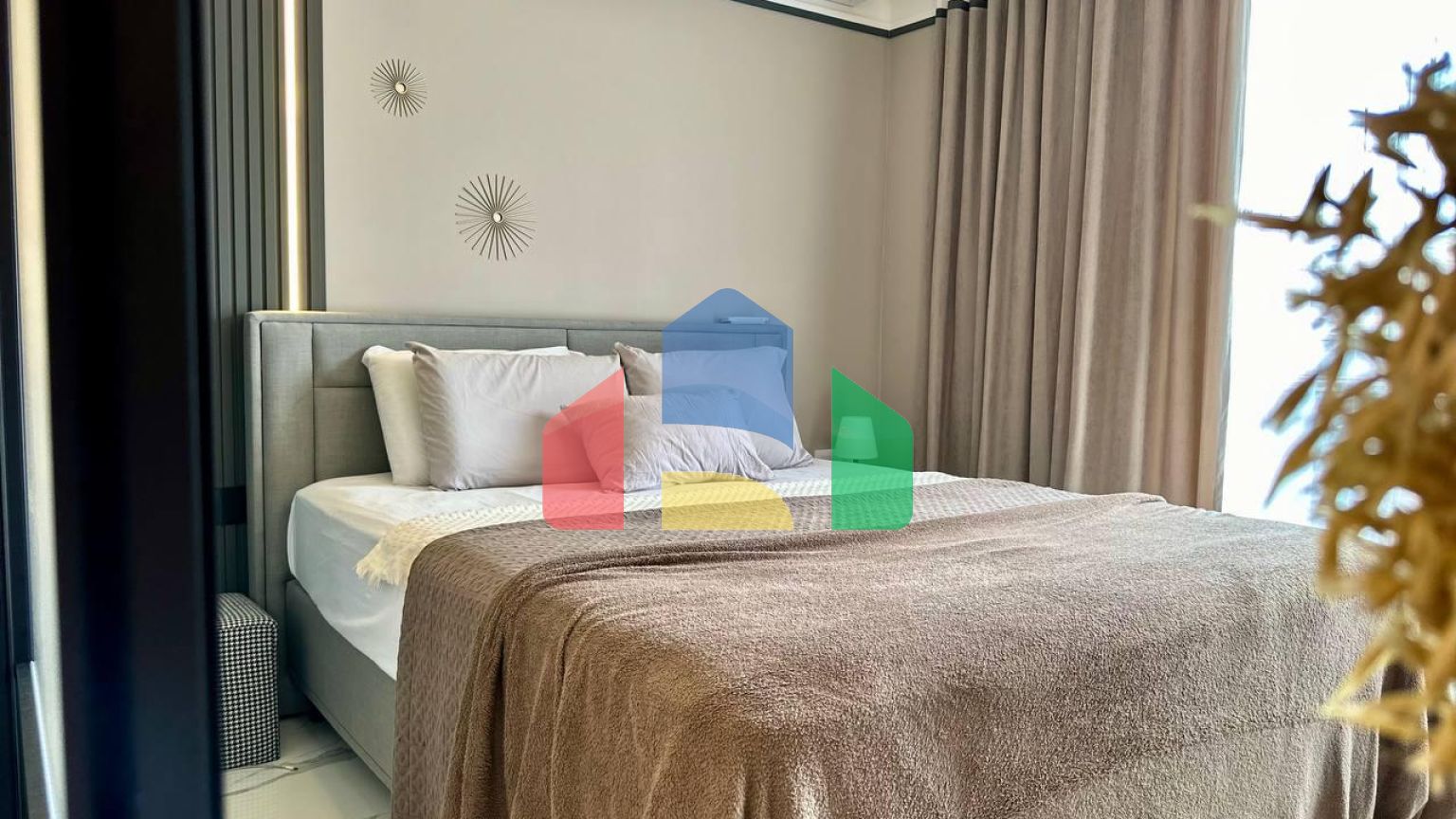 Продаётся дизайнерская студия в премиум-комплексе Emerald Residence