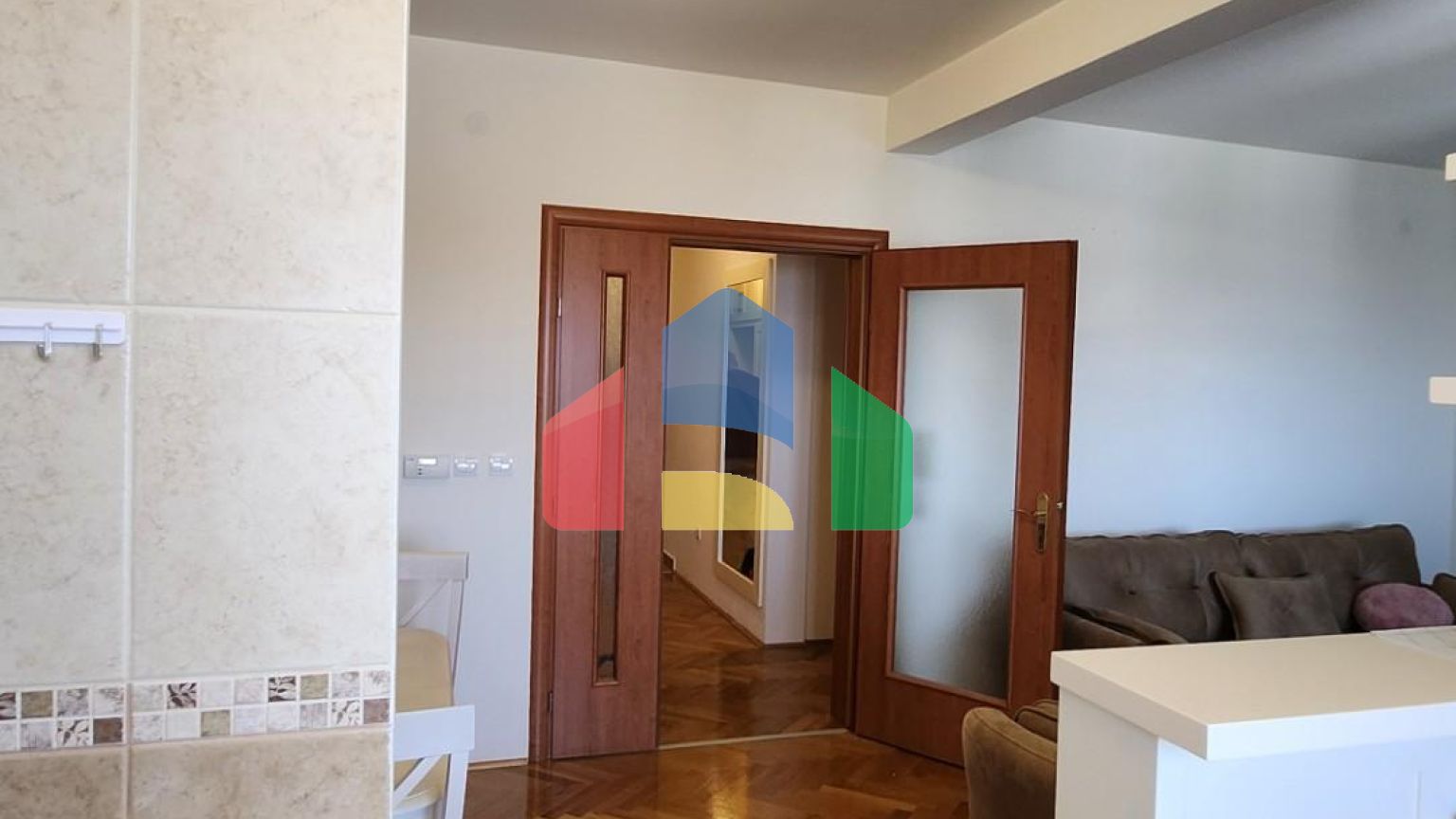 Квартира с двумя спальнями и видом на море в центре города Бар