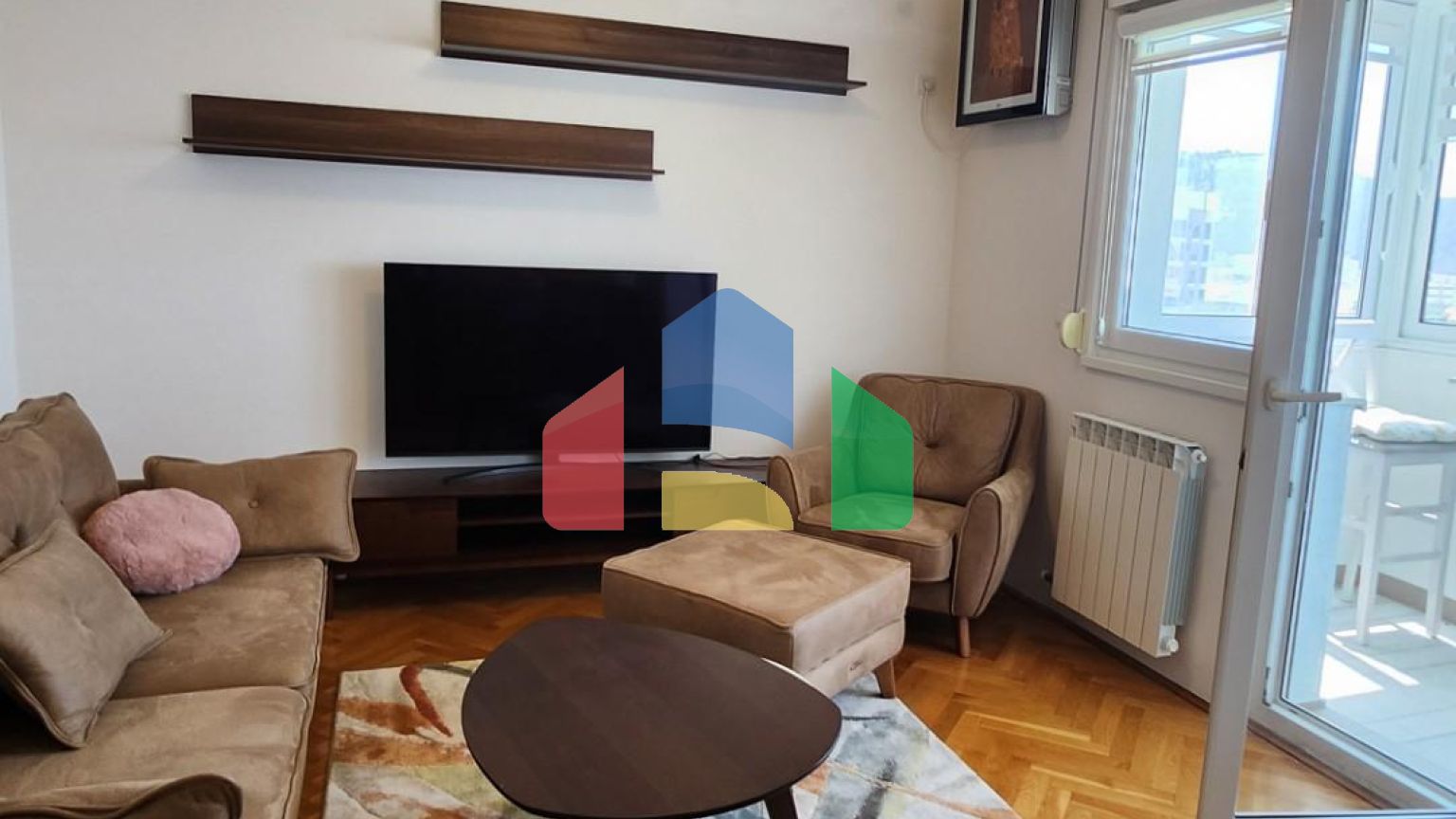 Квартира с двумя спальнями и видом на море в центре города Бар