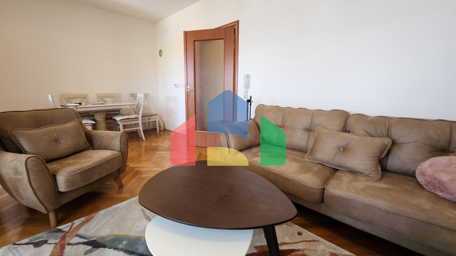 Квартира с двумя спальнями и видом на море в центре города Бар