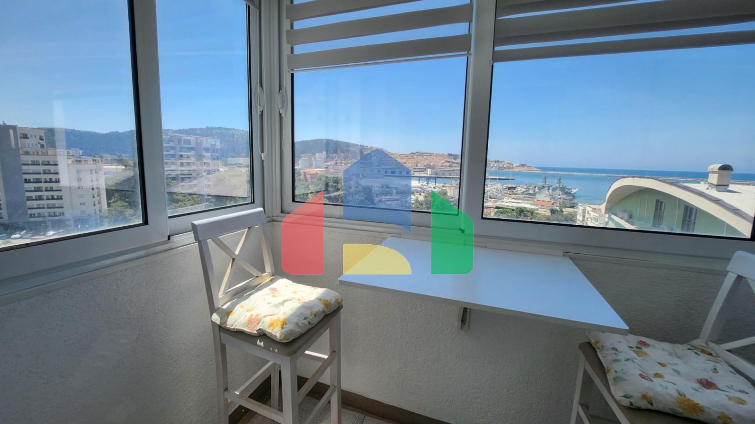 Квартира с двумя спальнями и видом на море в центре города Бар