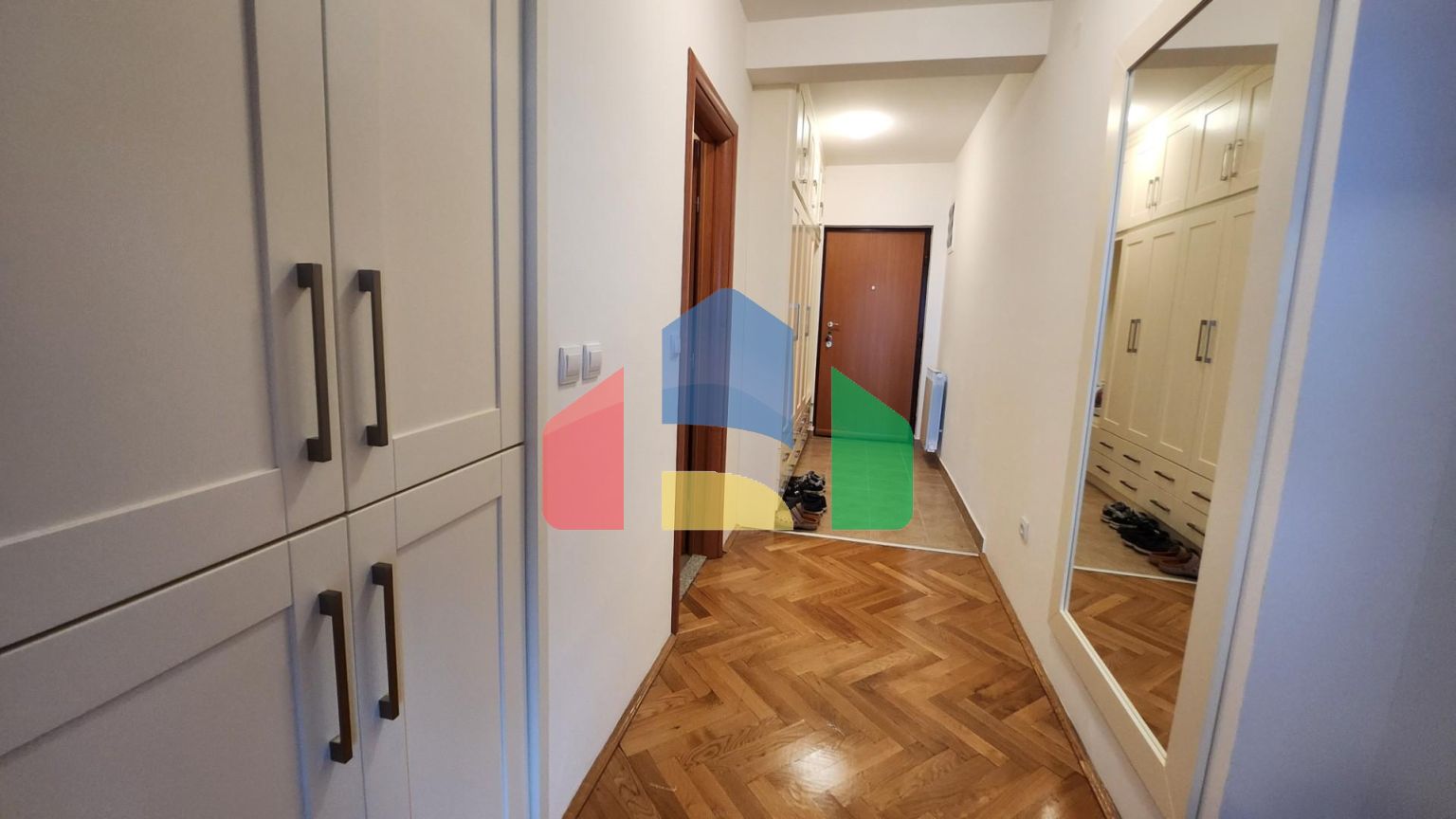 Квартира с двумя спальнями и видом на море в центре города Бар