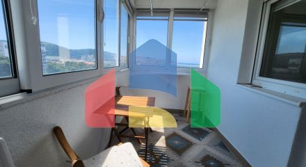 Квартира с двумя спальнями и видом на море в центре города Бар