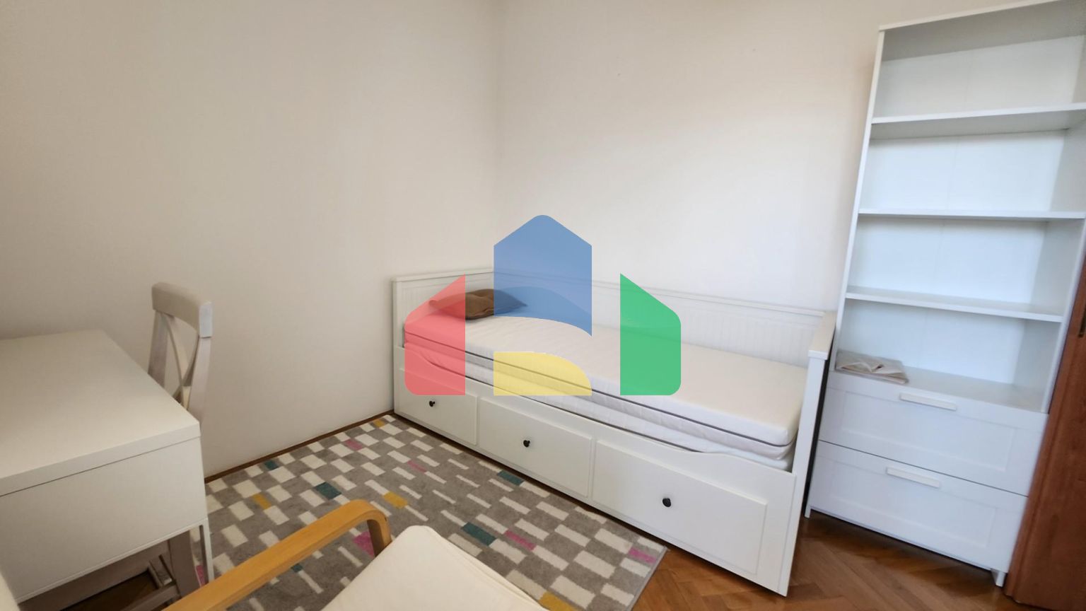 Квартира с двумя спальнями и видом на море в центре города Бар