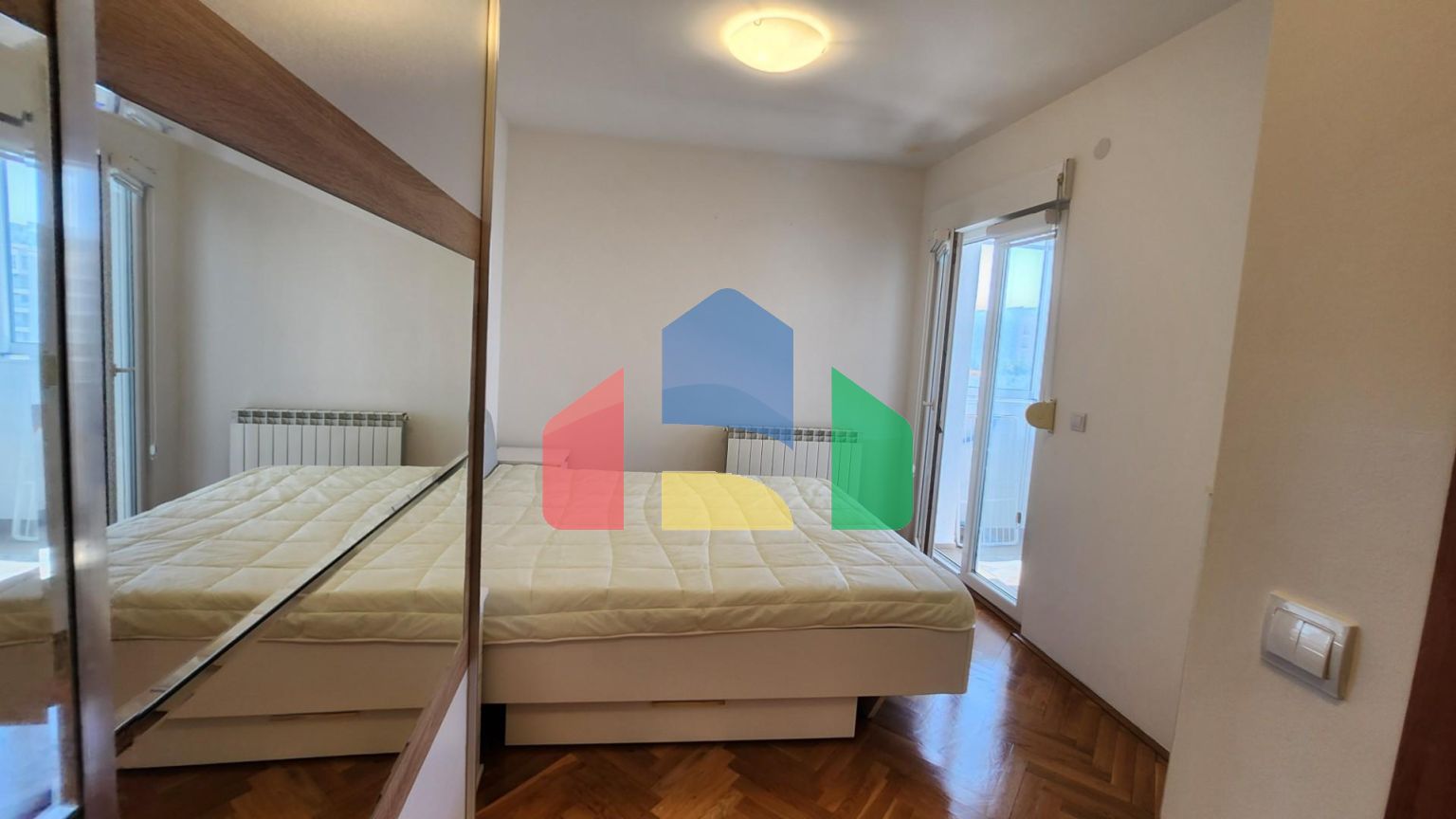 Квартира с двумя спальнями и видом на море в центре города Бар