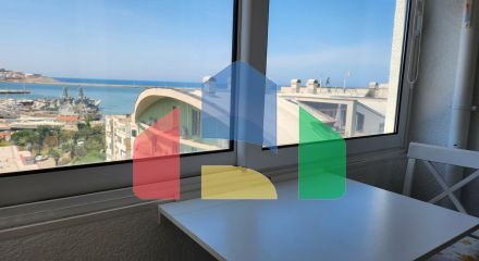 Квартира с двумя спальнями и видом на море в центре города Бар