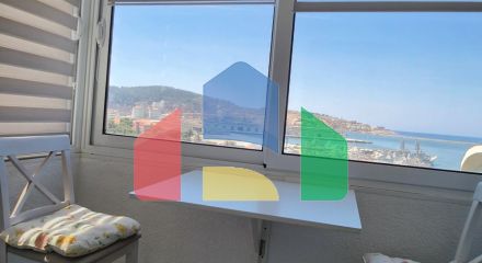 Квартира с двумя спальнями и видом на море в центре города Бар