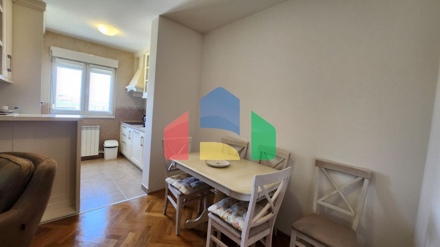 Квартира с двумя спальнями и видом на море в центре города Бар