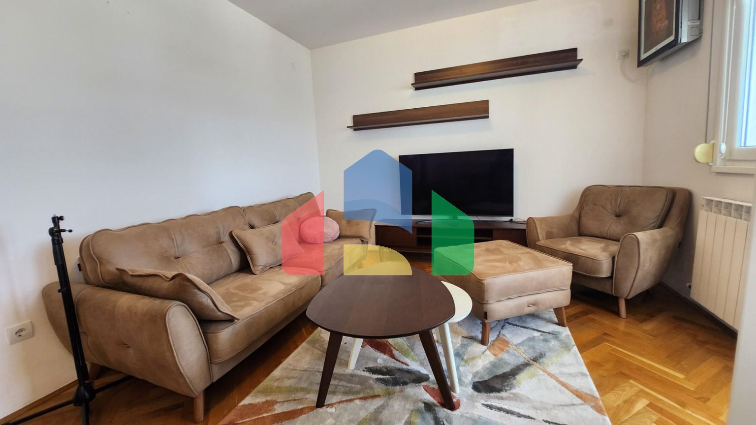 Квартира с двумя спальнями и видом на море в центре города Бар