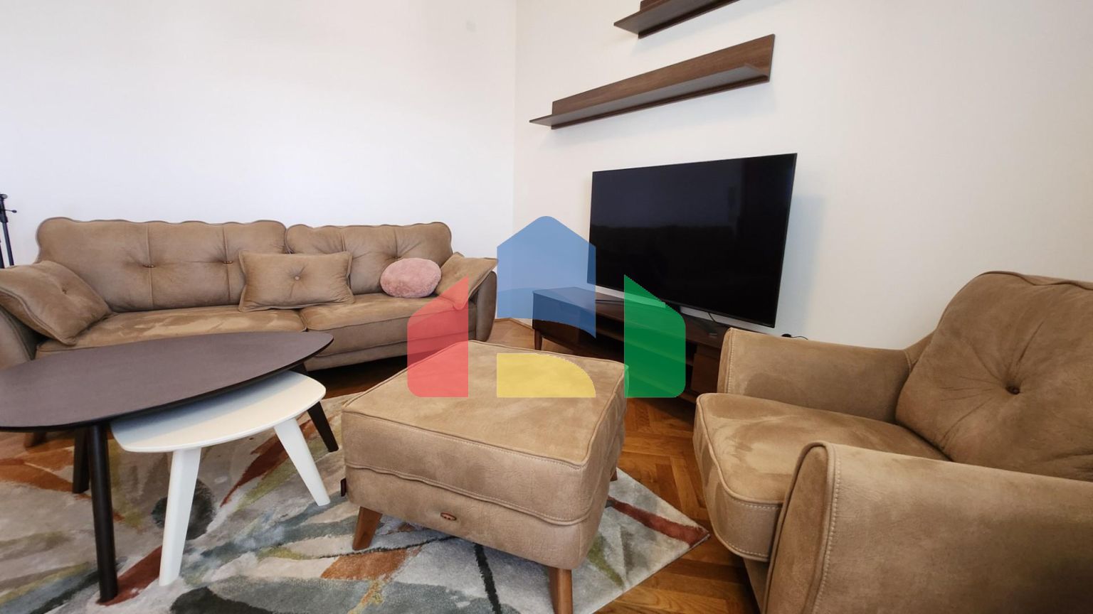 Квартира с двумя спальнями и видом на море в центре города Бар