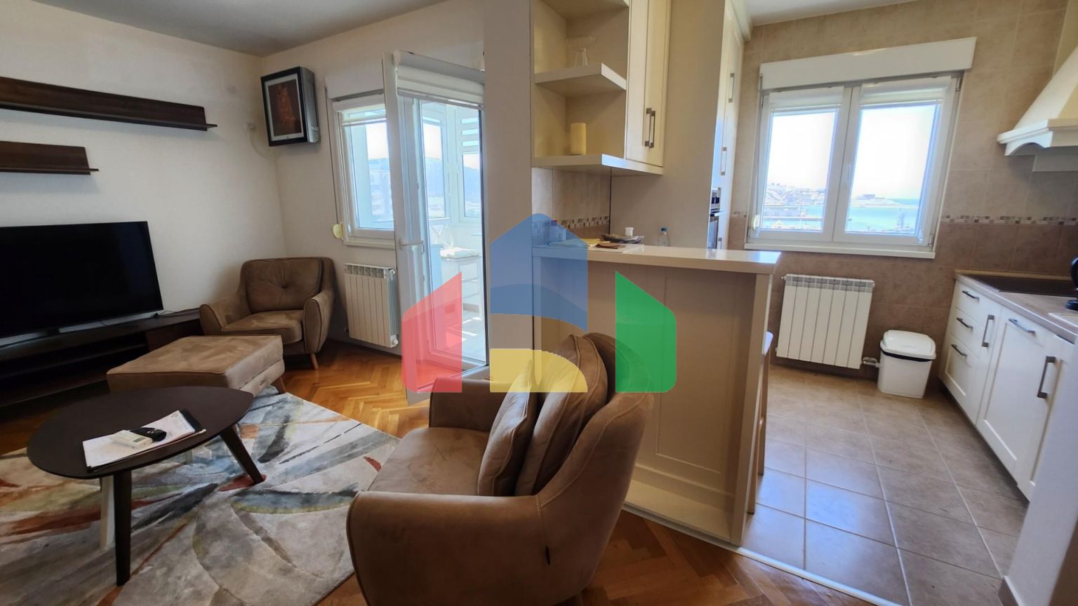 Квартира с двумя спальнями и видом на море в центре города Бар