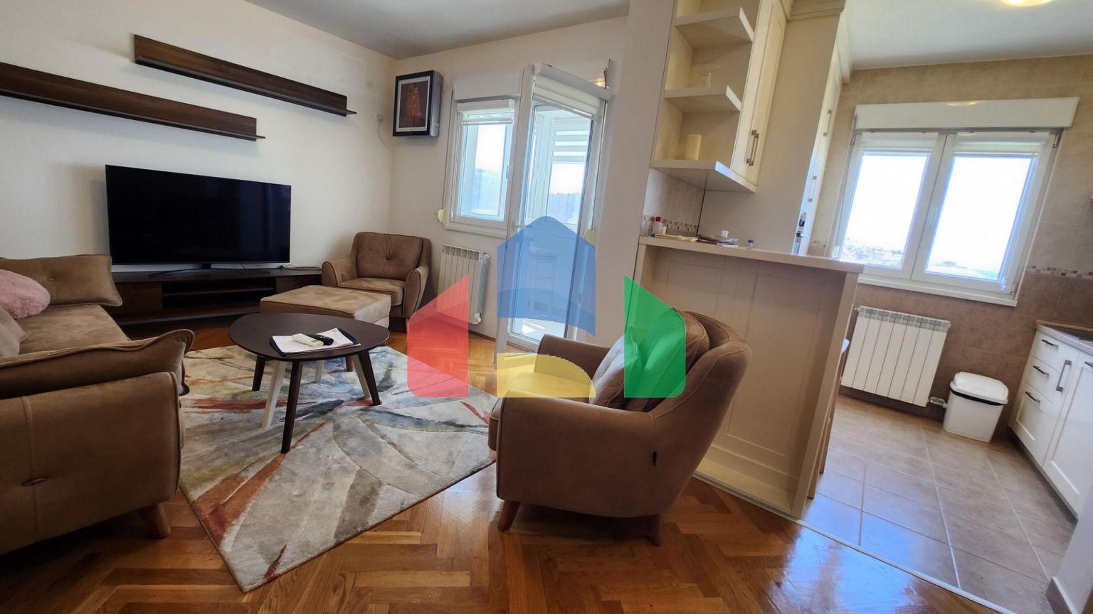 Квартира с двумя спальнями и видом на море в центре города Бар