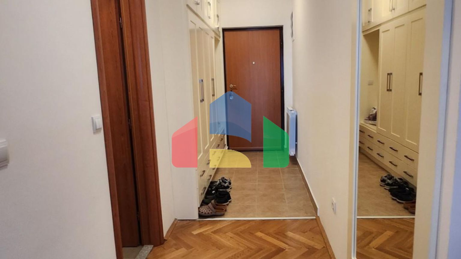 Квартира с двумя спальнями и видом на море в центре города Бар