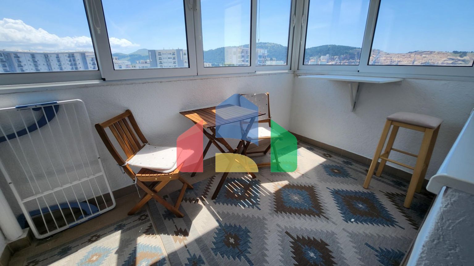 Квартира с двумя спальнями и видом на море в центре города Бар