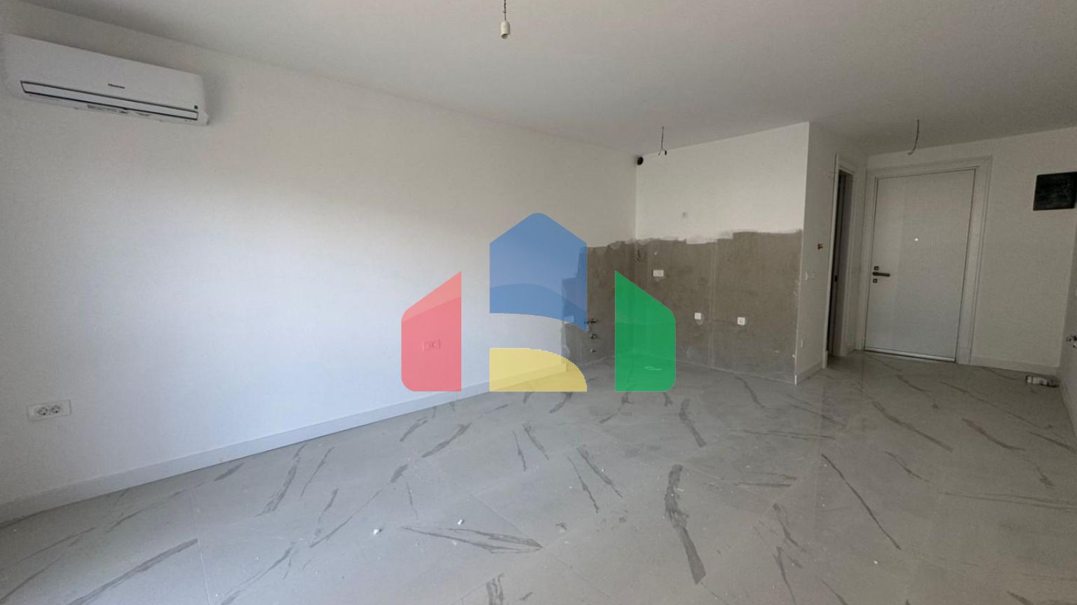 Продаётся студия в Баре в комплексе с бассейном Emerald Residence