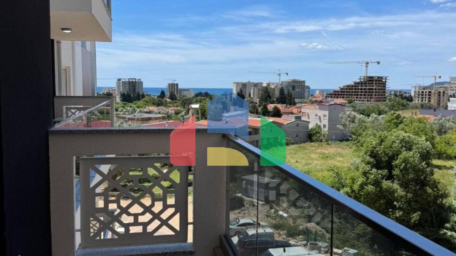 Продаётся студия в Баре в комплексе с бассейном Emerald Residence