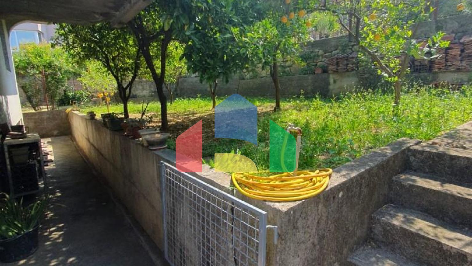 Трёхэтажный дом  в Баре