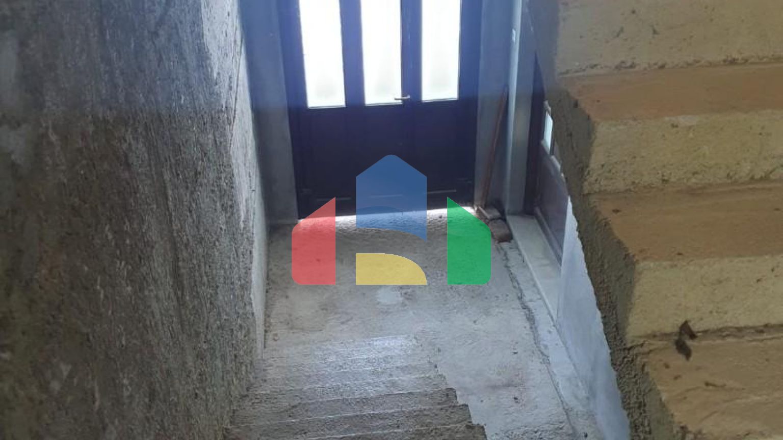 Трёхэтажный дом  в Баре