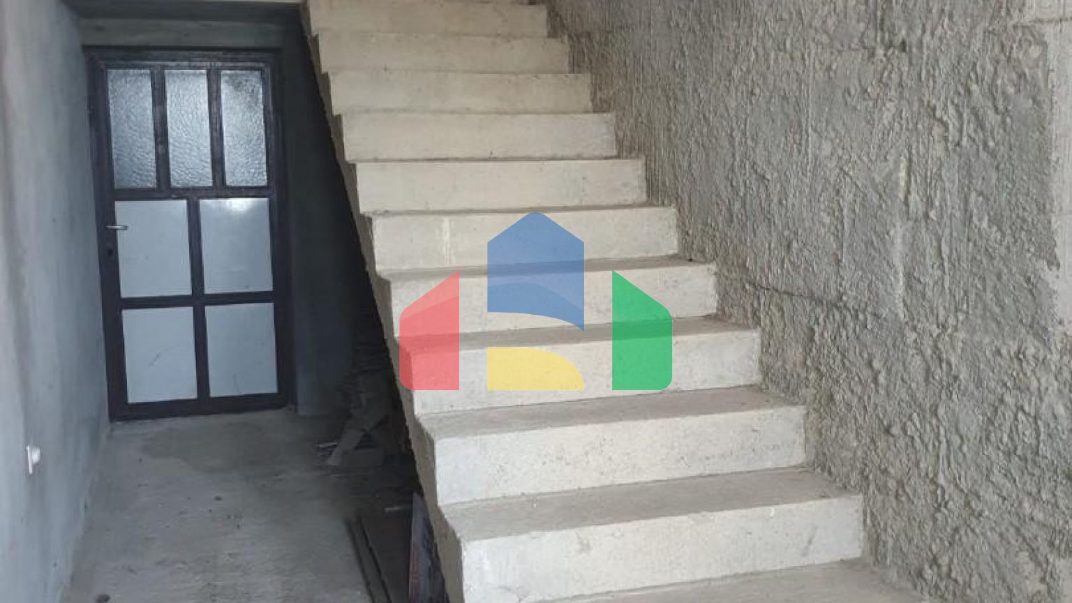 Трёхэтажный дом  в Баре