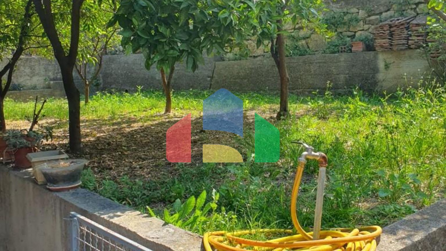 Трёхэтажный дом  в Баре