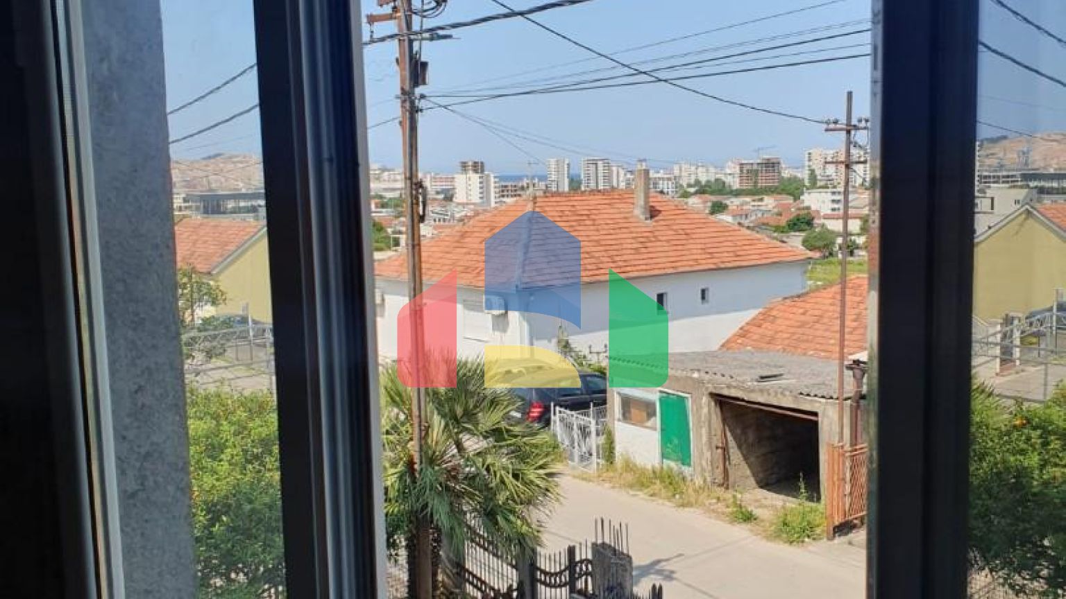 Трёхэтажный дом  в Баре