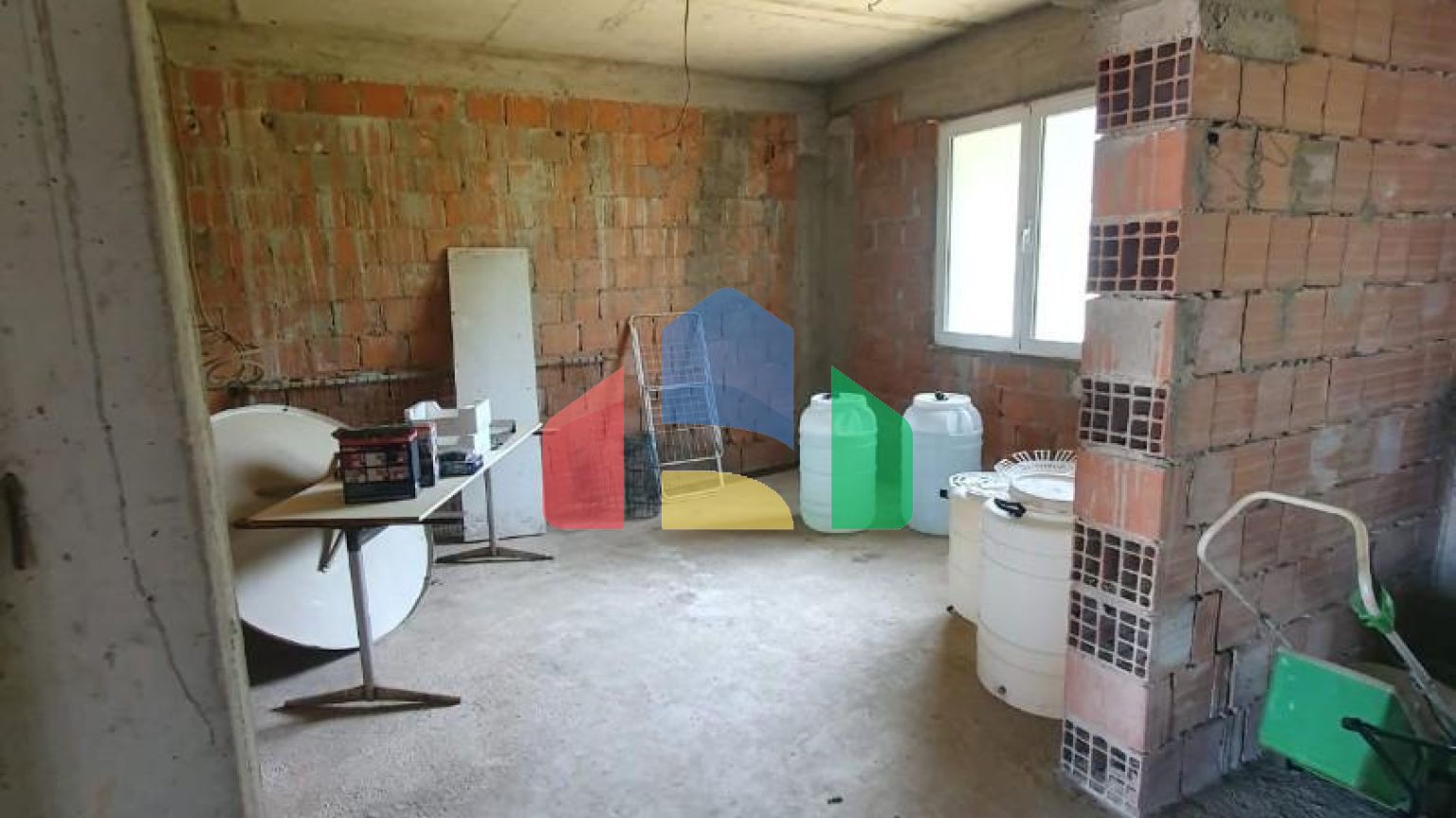 Трёхэтажный дом  в Баре